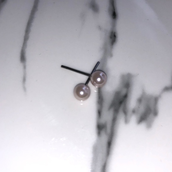 ✨Buy 2 get 1 free!!✨ Light pink pearl earrings - Picture 1 of 1